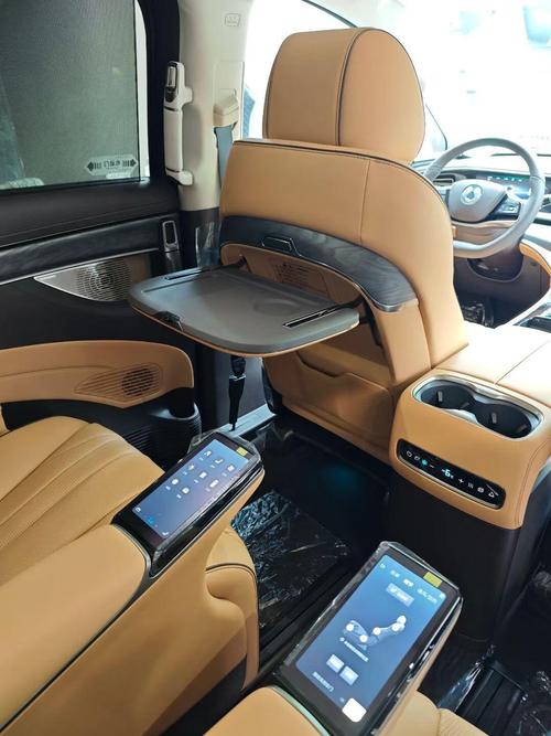 联想商务车七座图片,联想七座汽车内饰图片