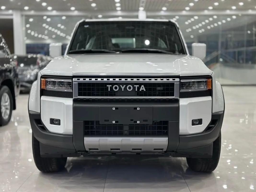 普拉多2024款新款(丰田普拉多2025款落地价格)