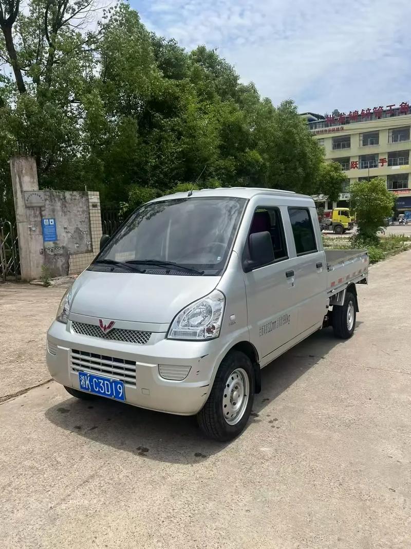 五菱荣光小卡双排报价及图片/五菱荣光小卡双排最新款