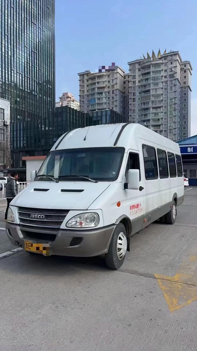 依维柯流动服务车,依维柯流动服务车与客车的区别