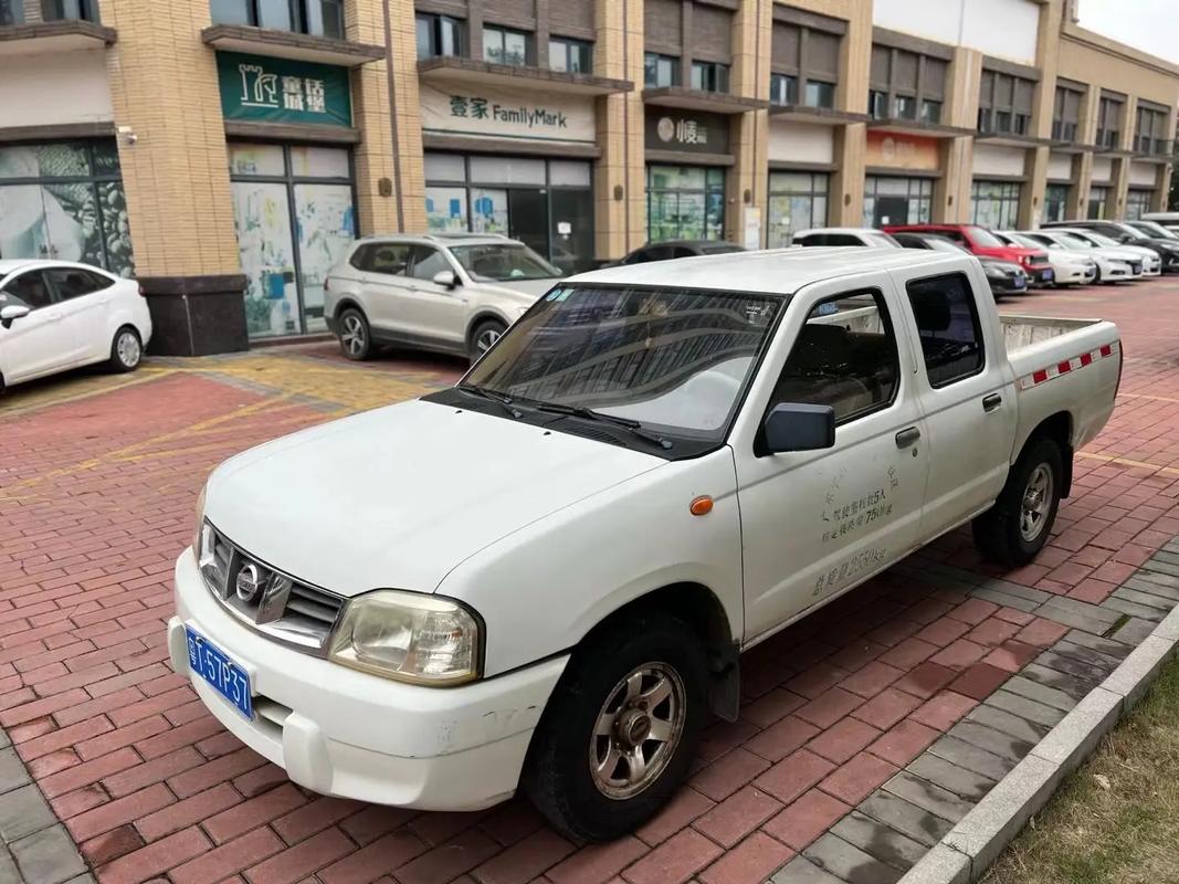 【郑州日产np300参数配置,日产np300尺寸长宽高】