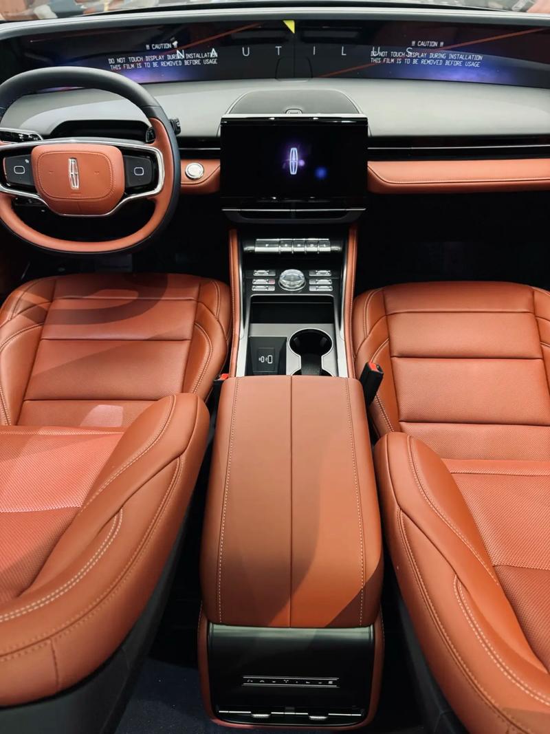 19款林肯航海家全包围(林肯suv车型航海家内饰)