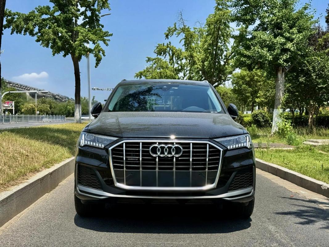 奥迪q7报价及图片2023款,奥迪q7车报价图片